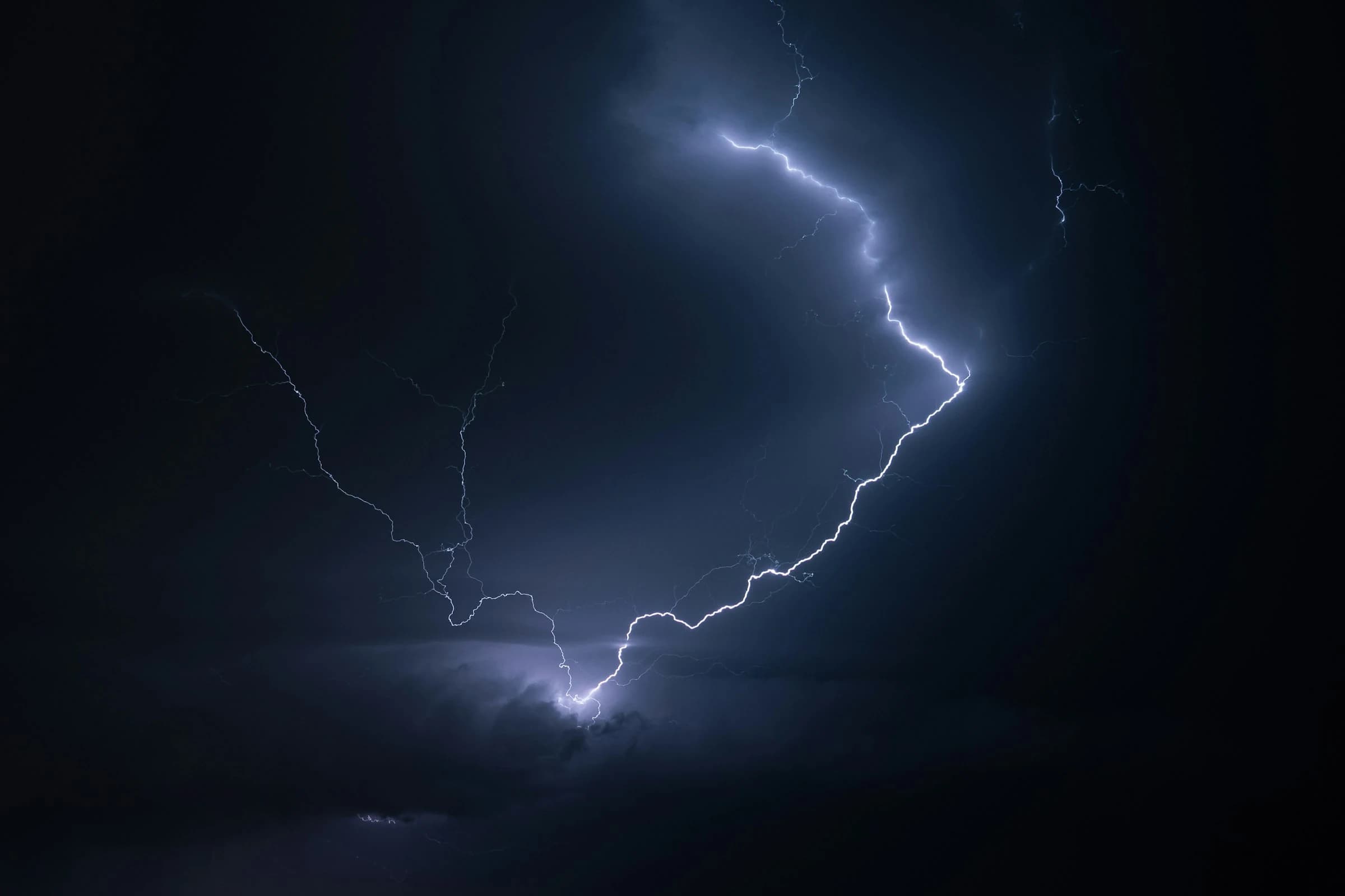 The FAA Just Grounded Dallas. Most Hotels Will Botch the Next 48 Hours.